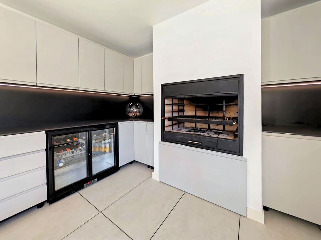 4 Zimmer Villa zu verkaufen in Elviria mit Pool Garage - 2.250.000 € (Ref: 9900991)