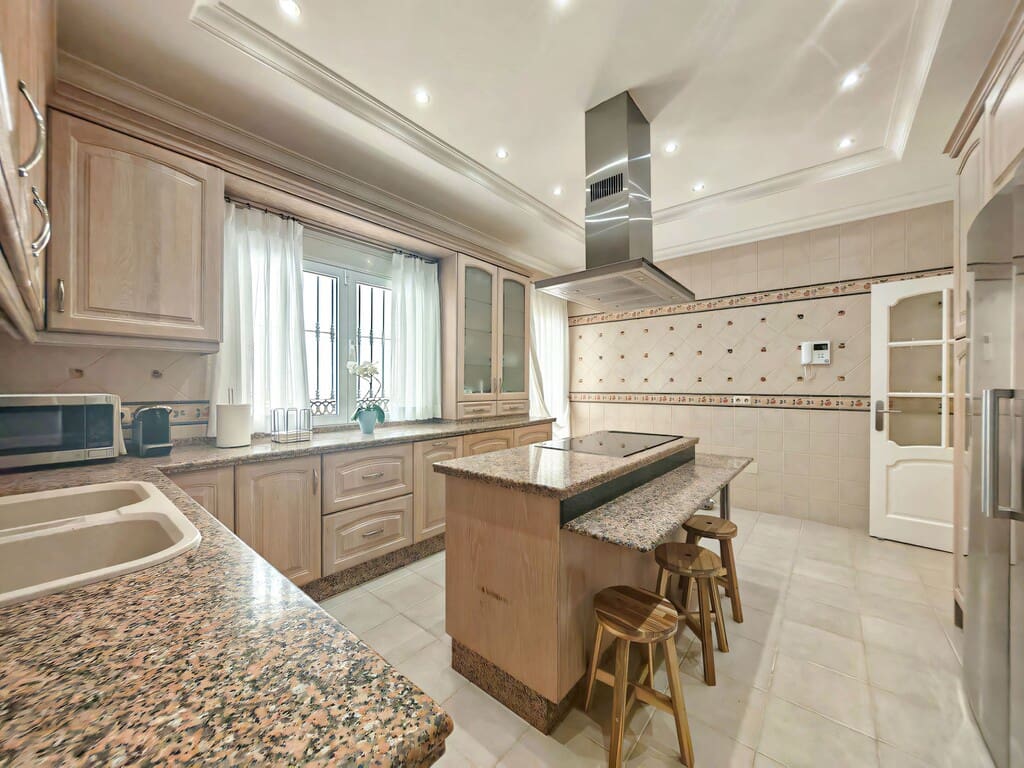 4 Zimmer Villa zu verkaufen in Elviria mit Pool Garage - 2.250.000 € (Ref: 9900991)