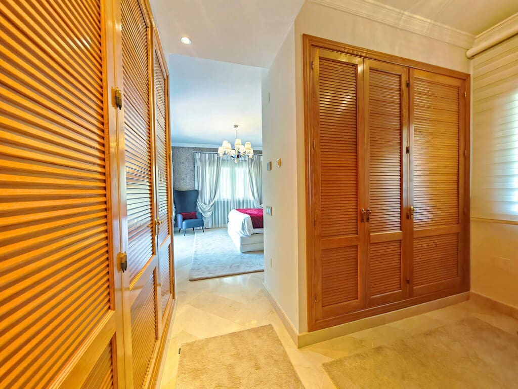 4 Zimmer Villa zu verkaufen in Elviria mit Pool Garage - 2.250.000 € (Ref: 9900991)