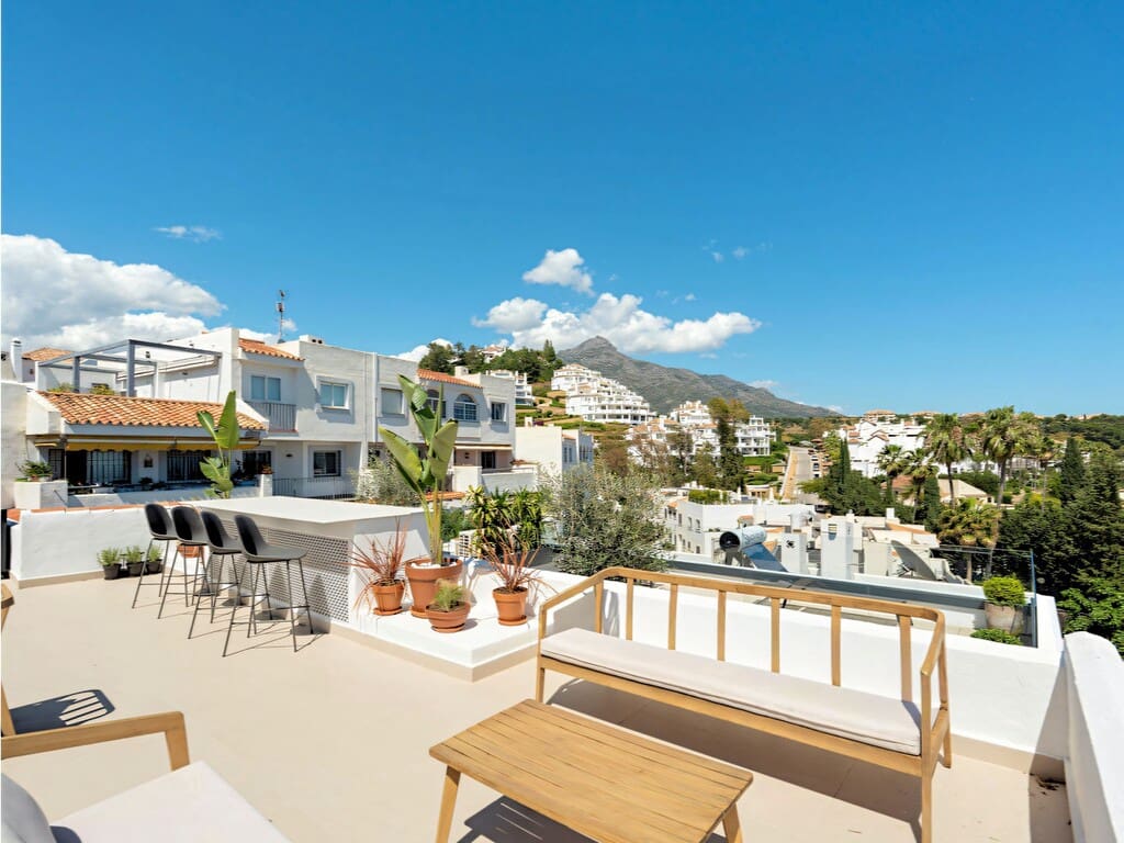 3 bedroom Townhouse for sale in Nueva Andalucia with pool garage - € 995,000 (Ref: 9900992)