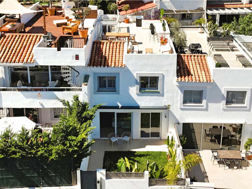 3 bedroom Townhouse for sale in Nueva Andalucia with pool garage - € 995,000 (Ref: 9900992)