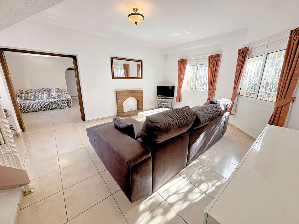 4 bedroom Villa for sale in Mijas Costa with pool garage - € 650,000 (Ref: 9903857)