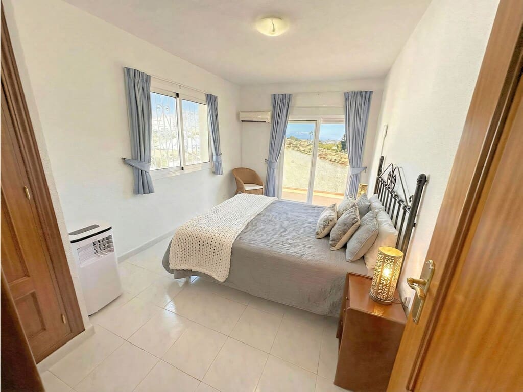 4 bedroom Villa for sale in Mijas Costa with pool garage - € 650,000 (Ref: 9903857)