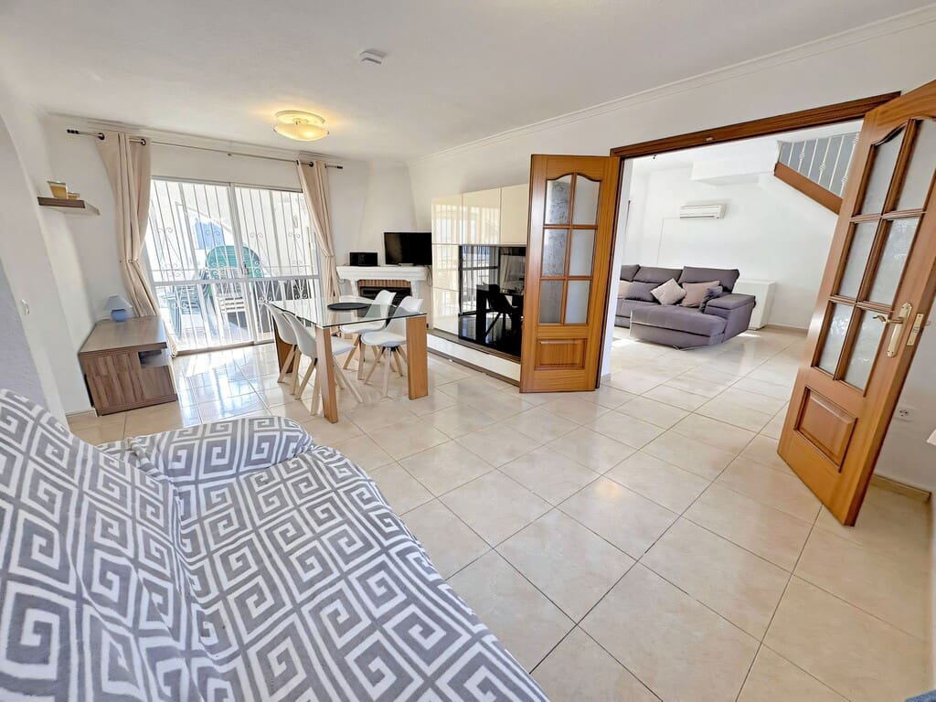 4 bedroom Villa for sale in Mijas Costa with pool garage - € 650,000 (Ref: 9903857)