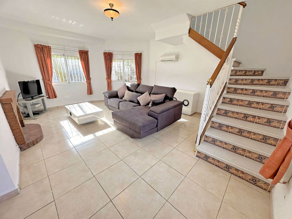 4 bedroom Villa for sale in Mijas Costa with pool garage - € 650,000 (Ref: 9903857)