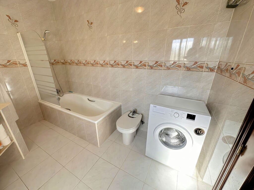 4 bedroom Villa for sale in Mijas Costa with pool garage - € 650,000 (Ref: 9903857)
