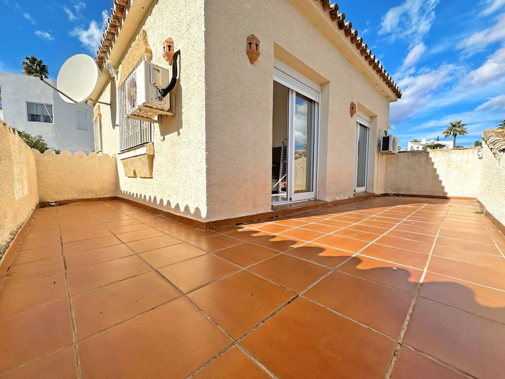 4 bedroom Villa for sale in Mijas Costa with pool garage - € 650,000 (Ref: 9903857)