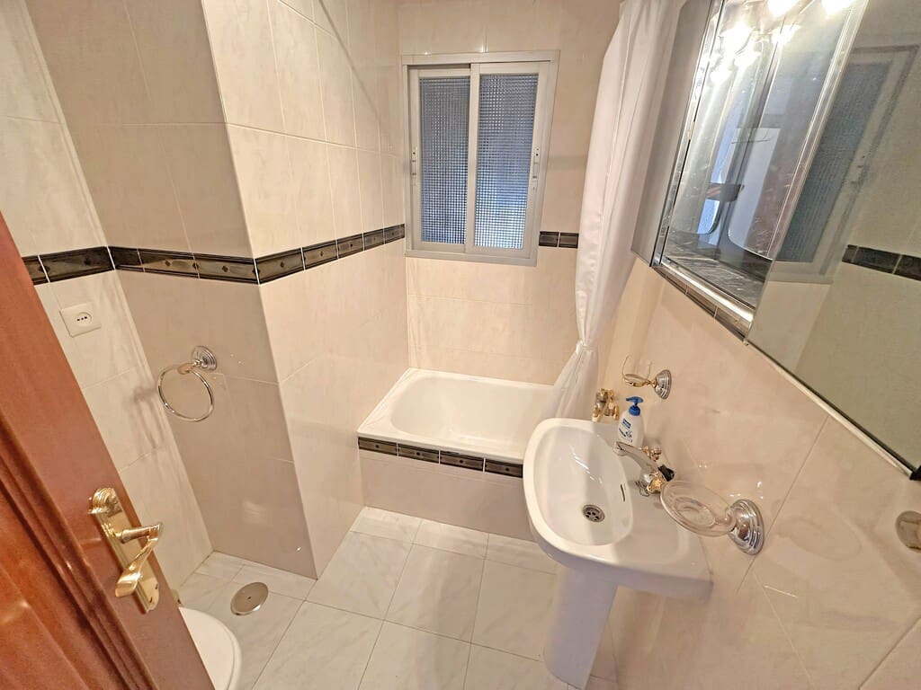 4 bedroom Villa for sale in Mijas Costa with pool garage - € 650,000 (Ref: 9903857)