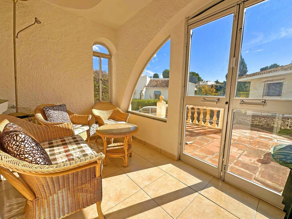 4 bedroom Villa for sale in Mijas Costa with pool garage - € 650,000 (Ref: 9903857)