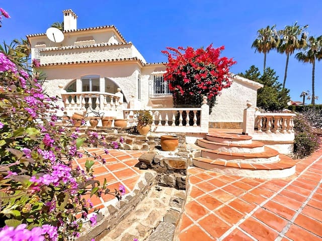 4 bedroom Villa for sale in Mijas Costa, Mijas with pool garage - € 650,000 (Ref: 9903857)