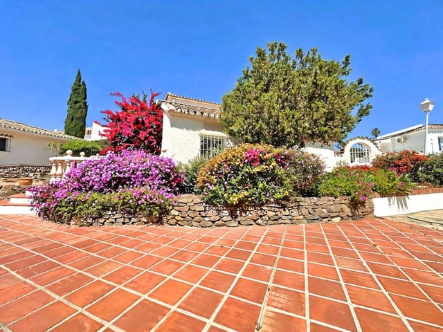 4 bedroom Villa for sale in Mijas Costa, Mijas with pool garage - € 650,000 (Ref: 9903857)