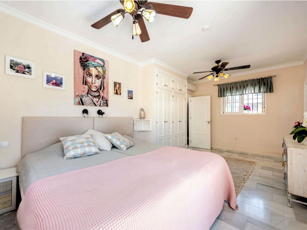 4 quarto Moradia para venda em Mijas Costa com piscina garagem - 975 000 € (Ref: 9910093)