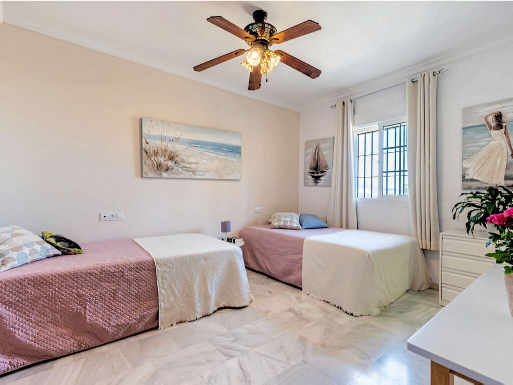 4 quarto Moradia para venda em Mijas Costa com piscina garagem - 975 000 € (Ref: 9910093)