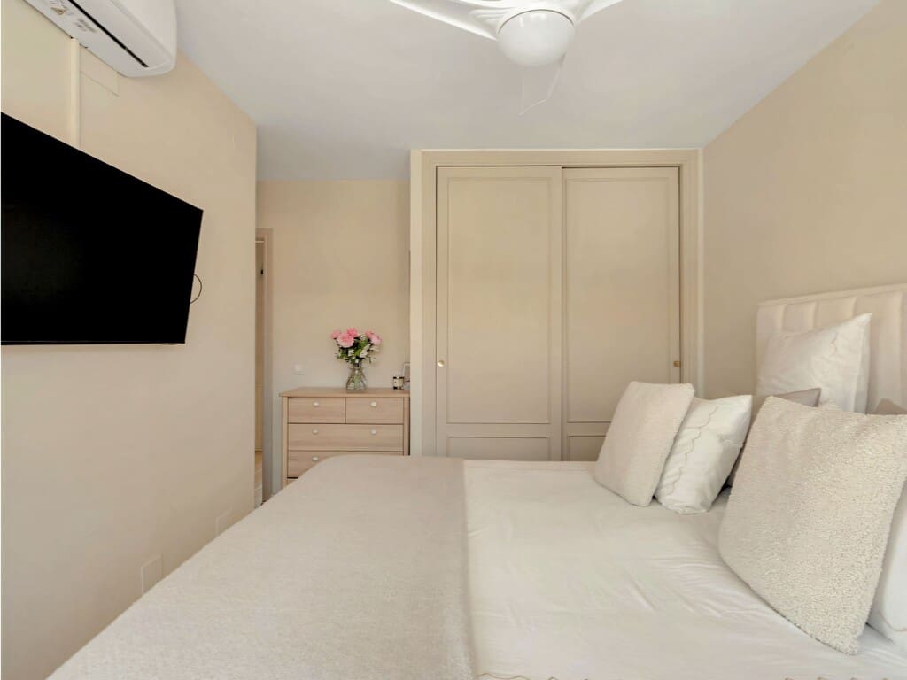 3 bedroom Townhouse for sale in New Golden Mile with pool garage - € 595,000 (Ref: 9910094)