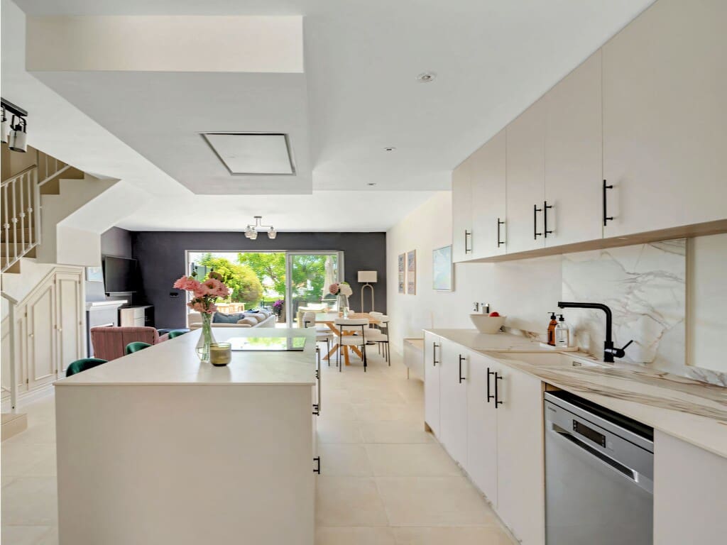 3 bedroom Townhouse for sale in New Golden Mile with pool garage - € 595,000 (Ref: 9910094)