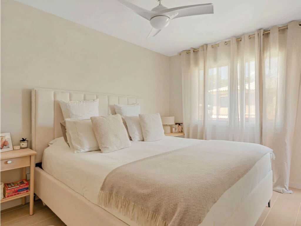 3 bedroom Townhouse for sale in New Golden Mile with pool garage - € 595,000 (Ref: 9910094)