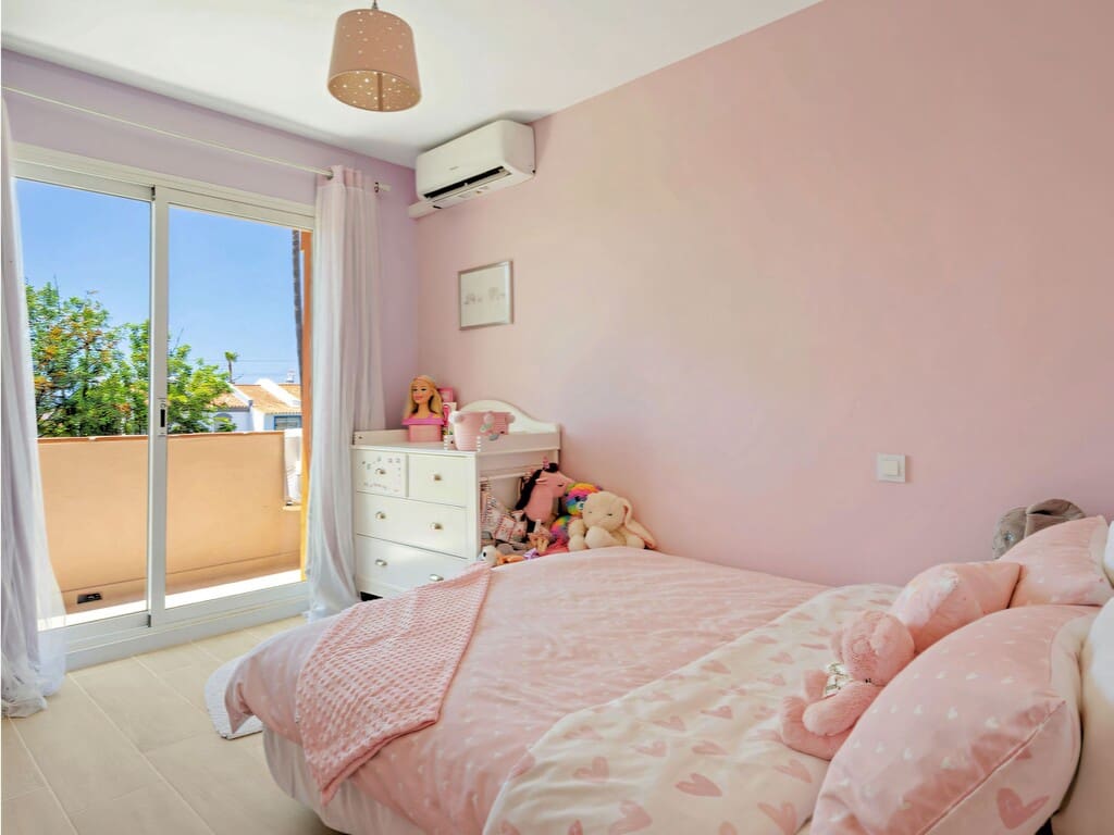 3 bedroom Townhouse for sale in New Golden Mile with pool garage - € 595,000 (Ref: 9910094)