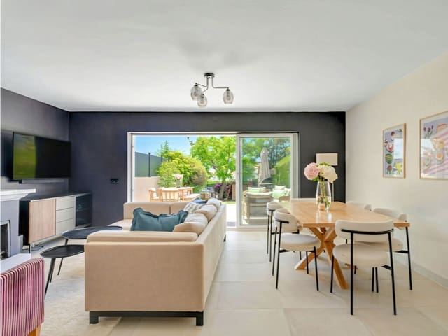 3 bedroom Townhouse for sale in Nueva Atalaya, Estepona with pool garage - € 595,000 (Ref: 9910094)