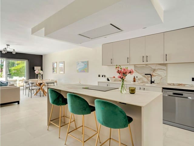 3 bedroom Townhouse for sale in Nueva Atalaya, Estepona with pool garage - € 595,000 (Ref: 9910094)