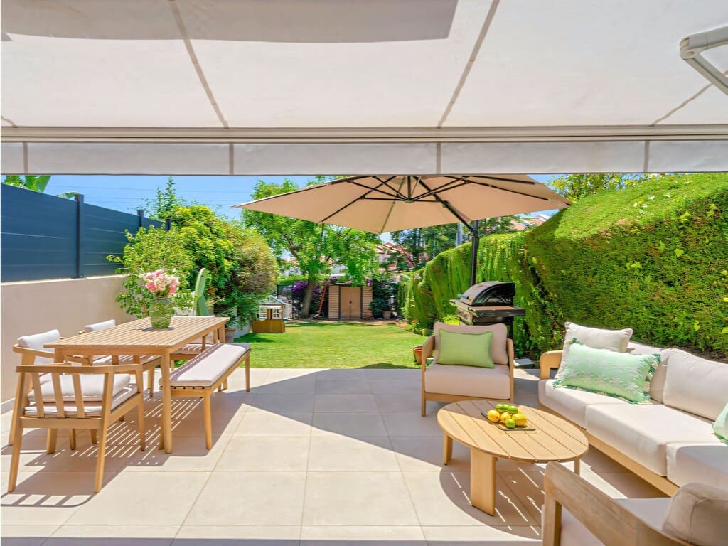 3 bedroom Townhouse for sale in New Golden Mile with pool garage - € 595,000 (Ref: 9910094)