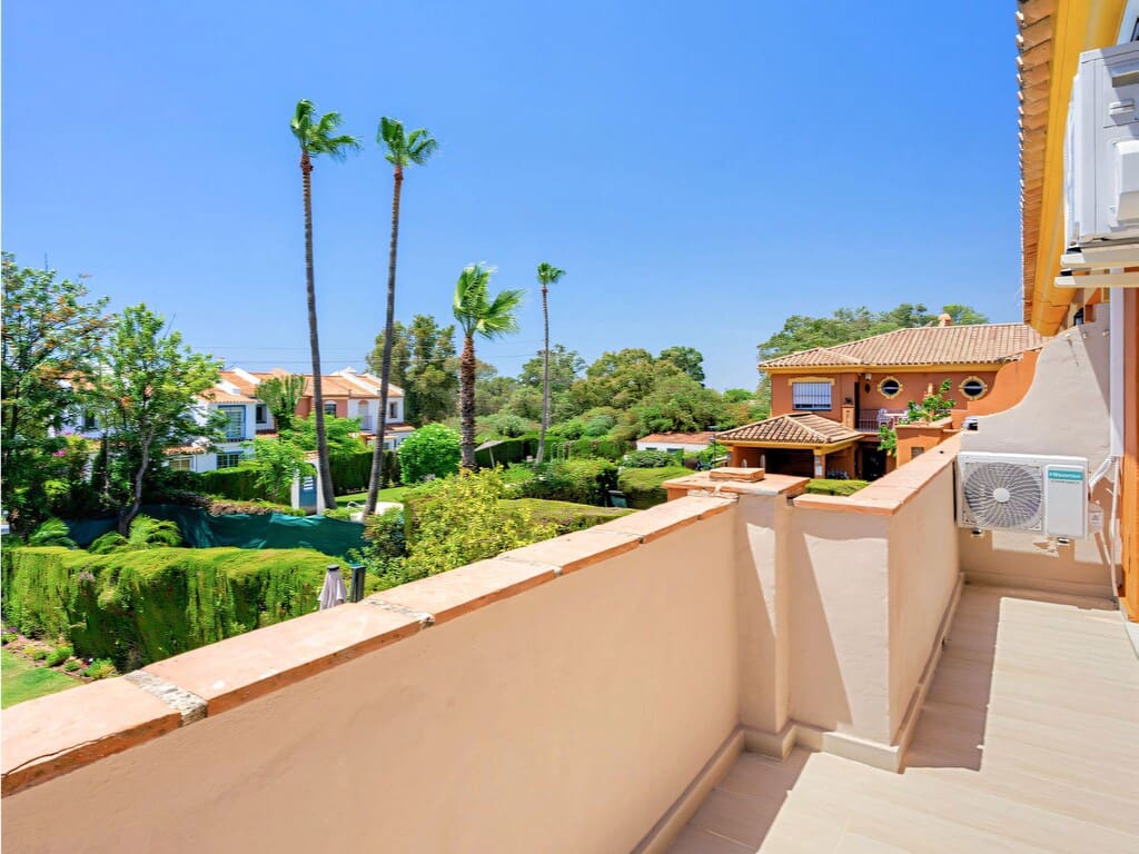 3 bedroom Townhouse for sale in New Golden Mile with pool garage - € 595,000 (Ref: 9910094)