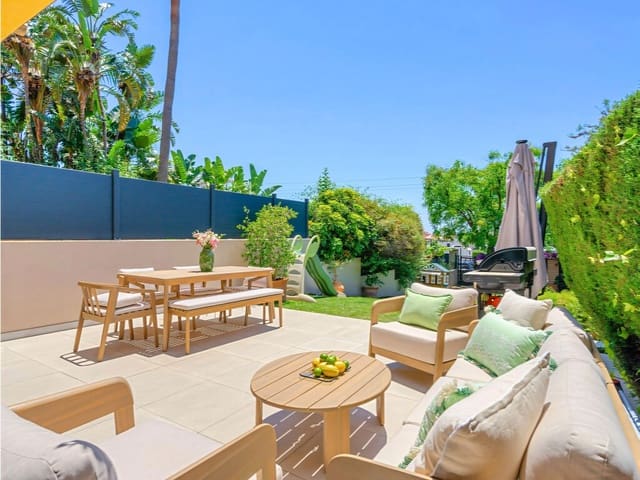 3 bedroom Townhouse for sale in Nueva Atalaya, Estepona with pool garage - € 595,000 (Ref: 9910094)