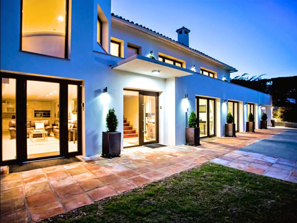 7 sypialnia Willa na sprzedaż w San Pedro de Alcantara z basenem garażem - 3 000 000 € (Ref: 9912663)