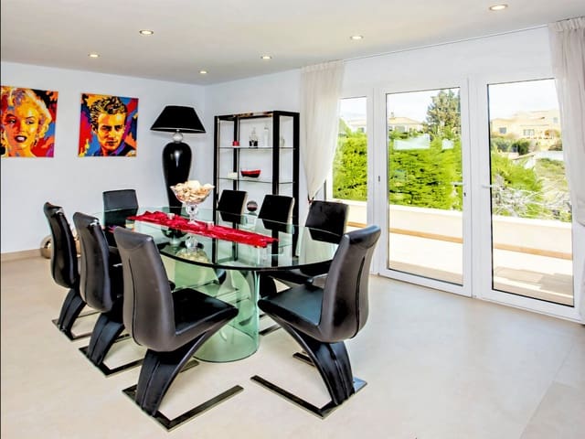 7 sypialnia Willa na sprzedaż w San Pedro de Alcantara, Marbella z basenem garażem - 3 000 000 € (Ref: 9912663)