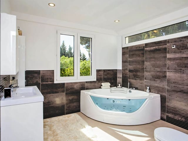 7 sypialnia Willa na sprzedaż w San Pedro de Alcantara, Marbella z basenem garażem - 3 000 000 € (Ref: 9912663)