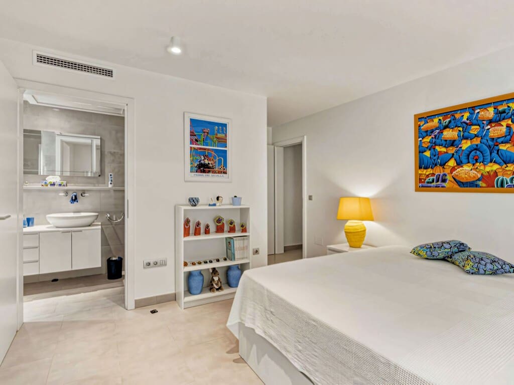 3 bedroom Villa for sale in El Rosario with pool garage - € 1,850,000 (Ref: 9917805)