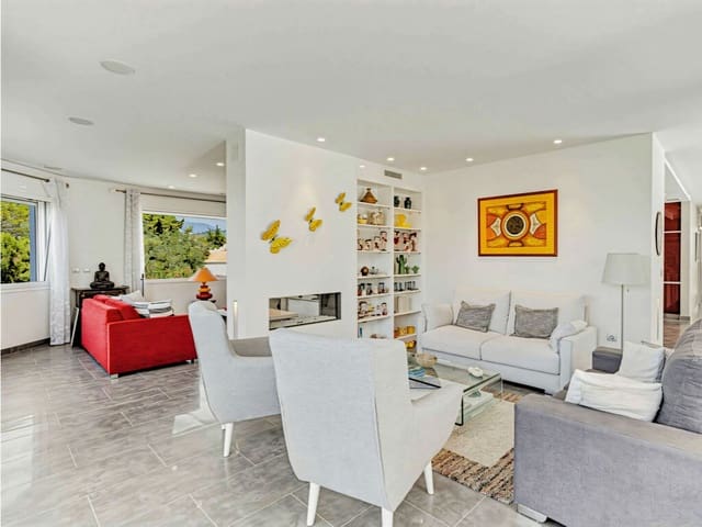 Chalet de 3 habitaciones en El Rosario, Marbella en venta con piscina garaje - 1.850.000 € (Ref: 9917805)