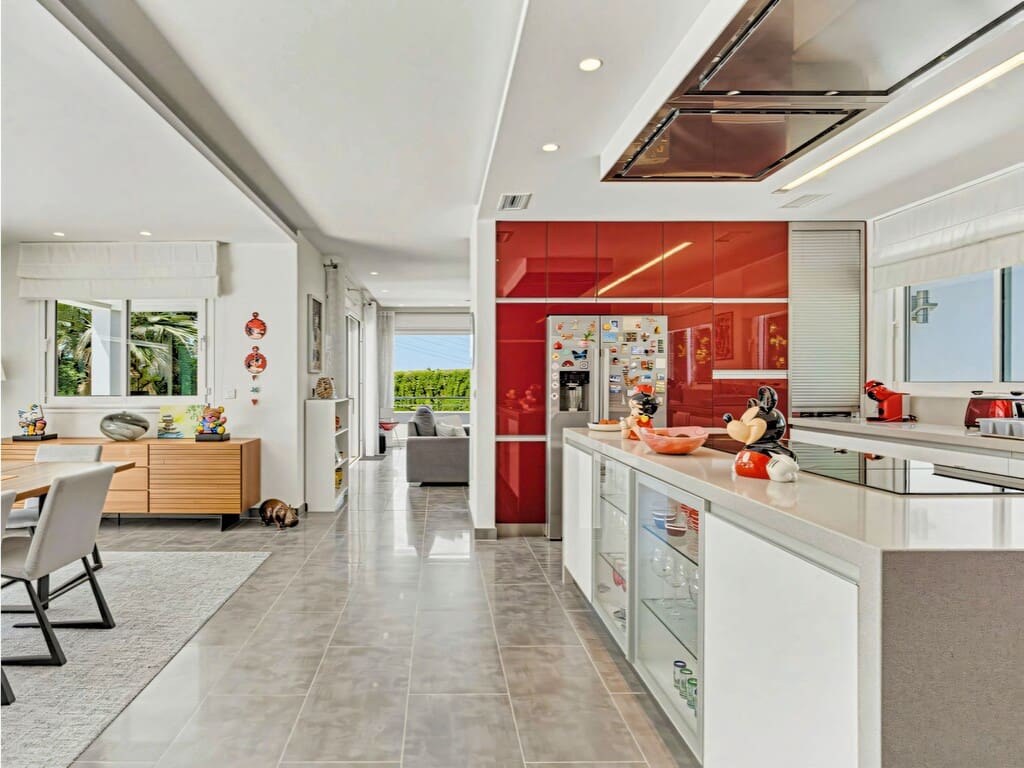 3 bedroom Villa for sale in El Rosario with pool garage - € 1,850,000 (Ref: 9917805)