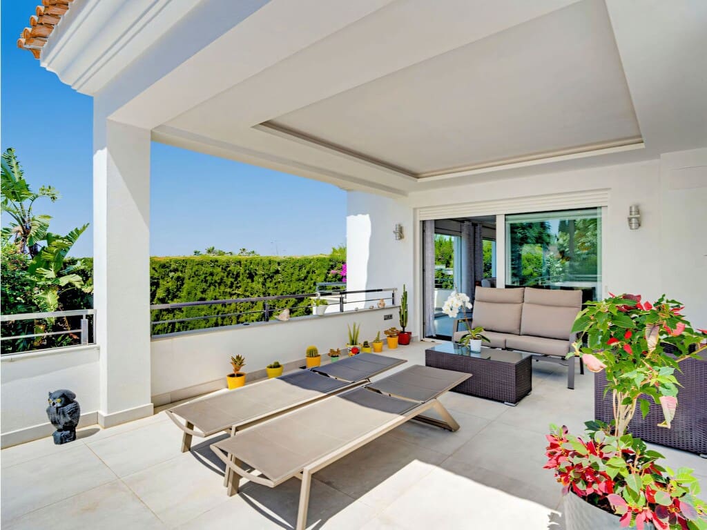 3 bedroom Villa for sale in El Rosario with pool garage - € 1,850,000 (Ref: 9917805)