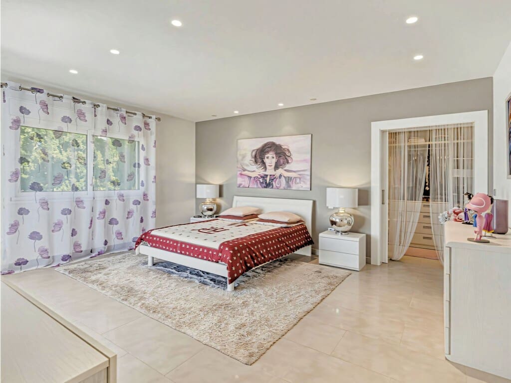3 bedroom Villa for sale in El Rosario with pool garage - € 1,850,000 (Ref: 9917805)