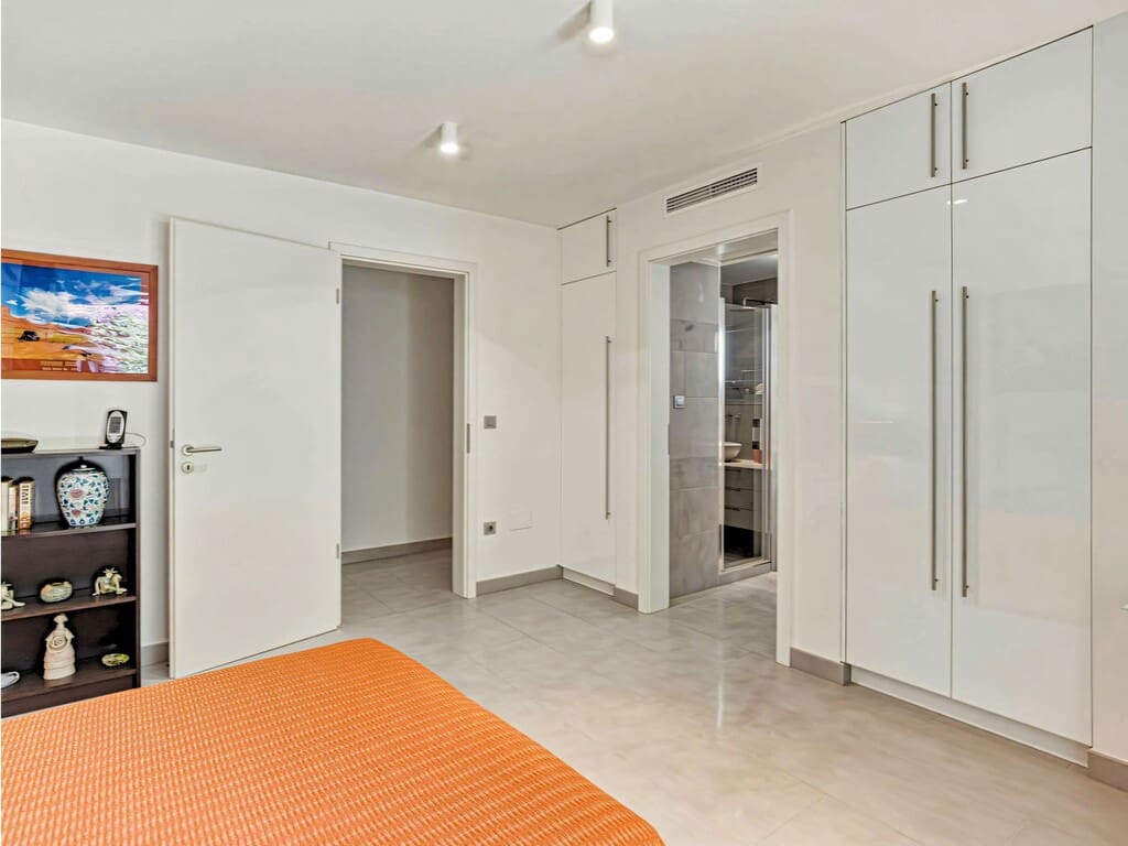 3 bedroom Villa for sale in El Rosario with pool garage - € 1,850,000 (Ref: 9917805)