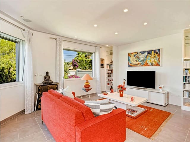 Chalet de 3 habitaciones en El Rosario, Marbella en venta con piscina garaje - 1.850.000 € (Ref: 9917805)