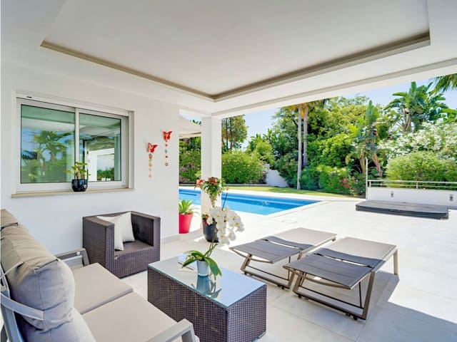 Chalet de 3 habitaciones en El Rosario, Marbella en venta con piscina garaje - 1.850.000 € (Ref: 9917805)