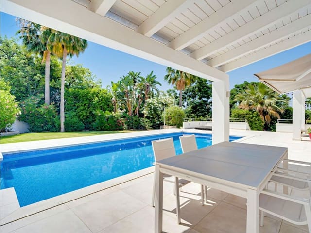 Chalet de 3 habitaciones en El Rosario, Marbella en venta con piscina garaje - 1.850.000 € (Ref: 9917805)