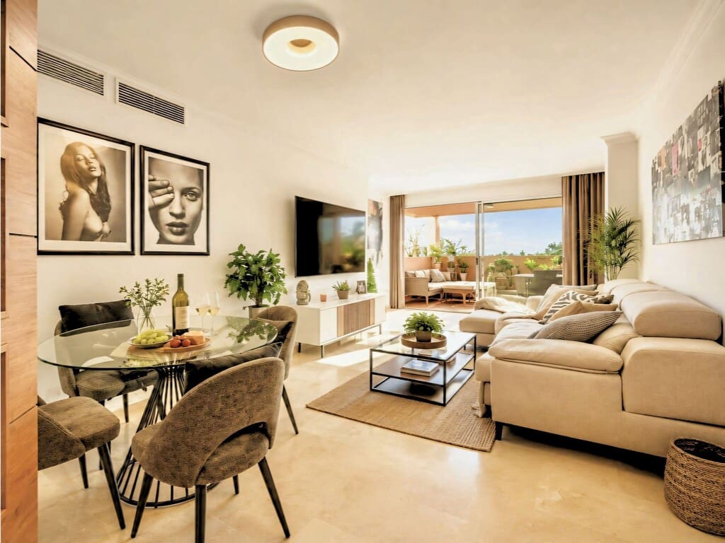 2 soveværelse Lejlighed til salg i Elviria med swimmingpool garage - € 395.000 (Ref: 9917806)