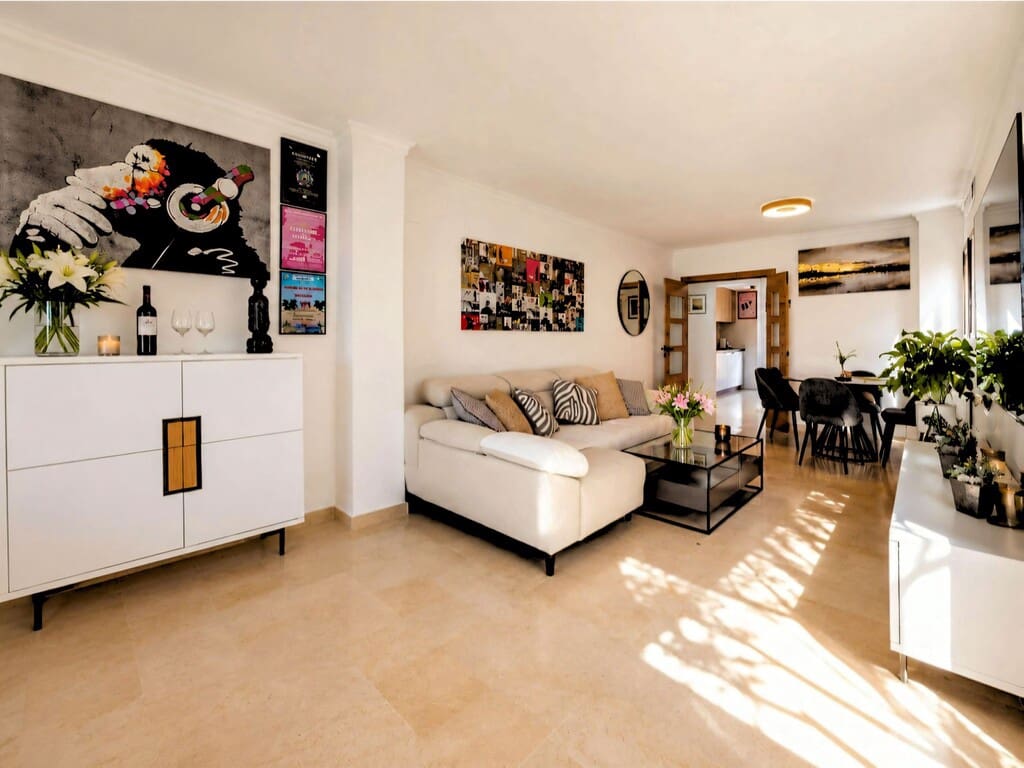 2 soveværelse Lejlighed til salg i Elviria med swimmingpool garage - € 395.000 (Ref: 9917806)
