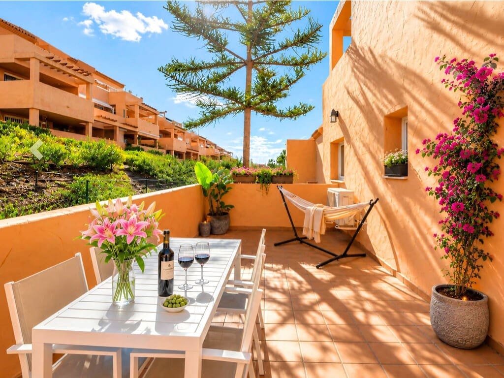 2 soveværelse Lejlighed til salg i Elviria med swimmingpool garage - € 395.000 (Ref: 9917806)