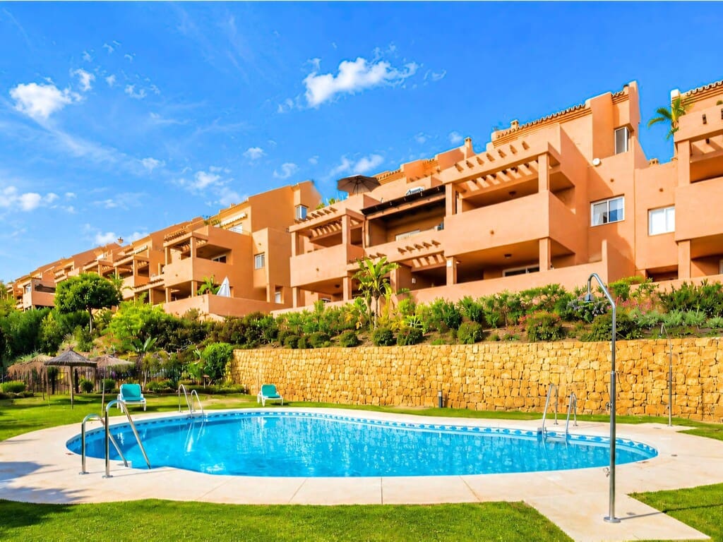 2 soveværelse Lejlighed til salg i Elviria med swimmingpool garage - € 395.000 (Ref: 9917806)