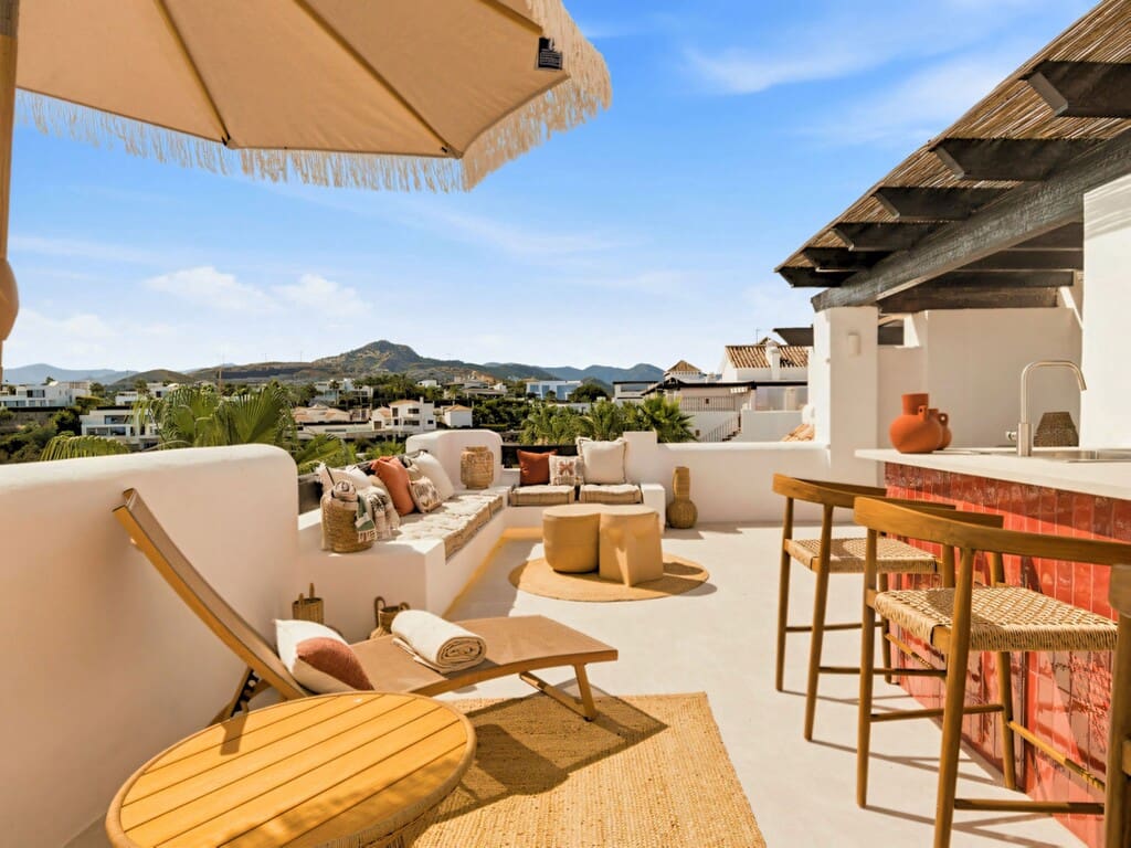 3 sypialnia Penthouse na sprzedaż w Benahavis z basenem garażem - 1 695 000 € (Ref: 9917807)