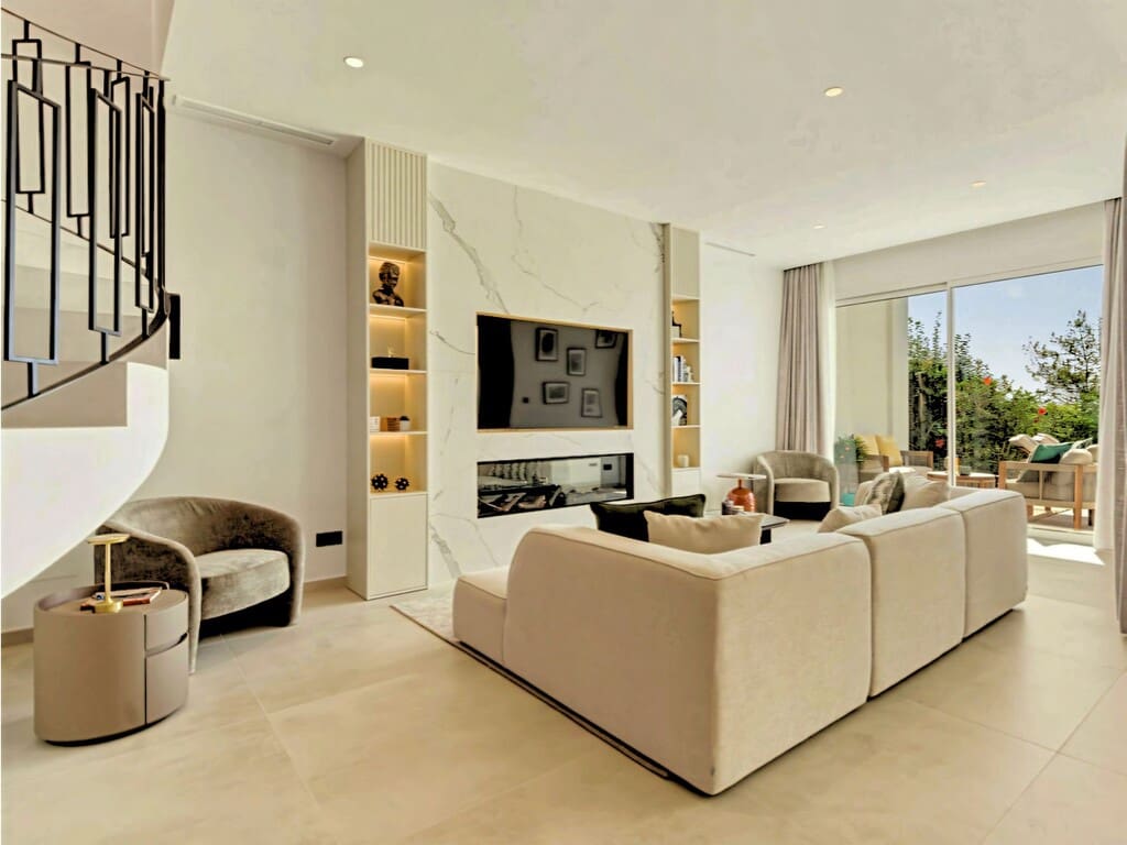 3 bedroom Townhouse for sale in La Quinta with pool garage - € 1,750,000 (Ref: 9920021)