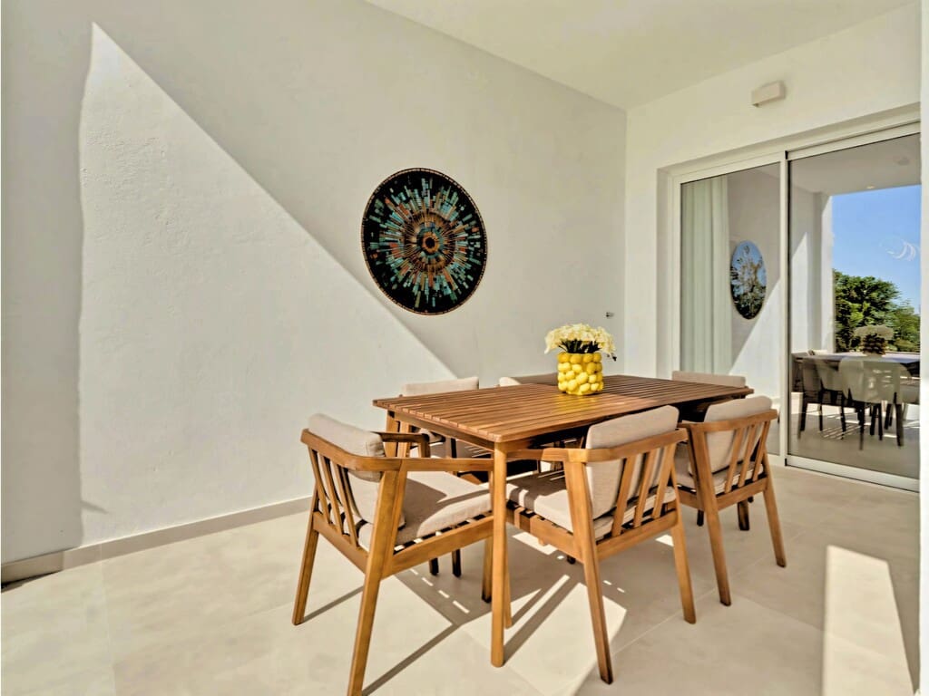 3 bedroom Townhouse for sale in La Quinta with pool garage - € 1,750,000 (Ref: 9920021)