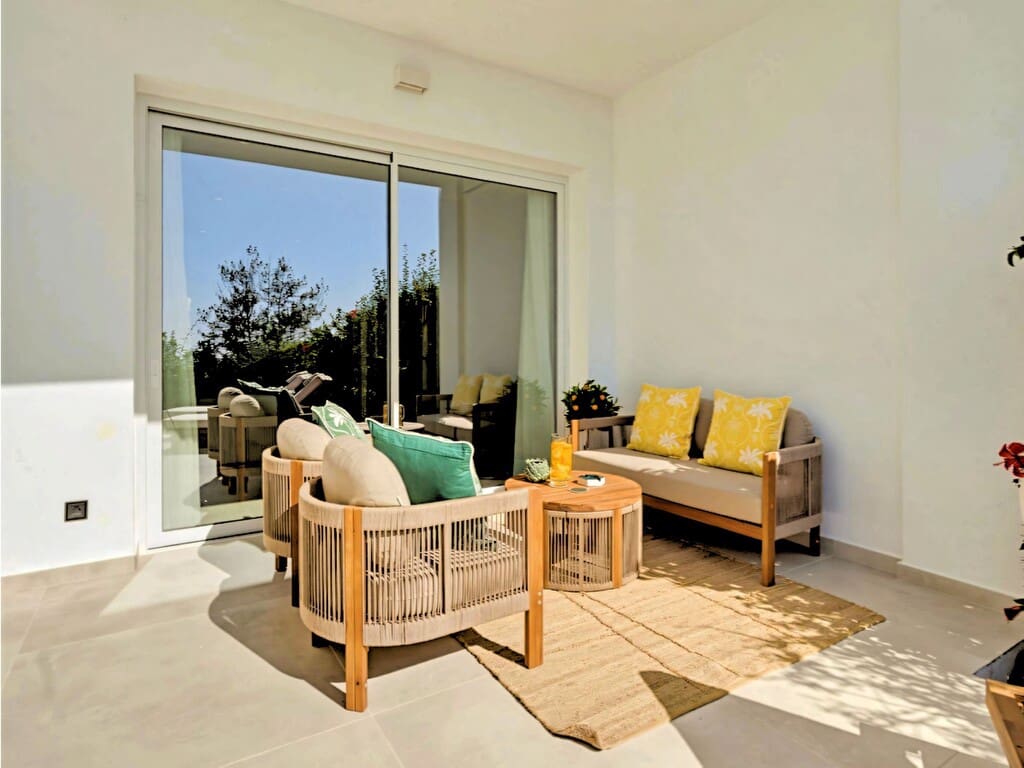 3 bedroom Townhouse for sale in La Quinta with pool garage - € 1,750,000 (Ref: 9920021)