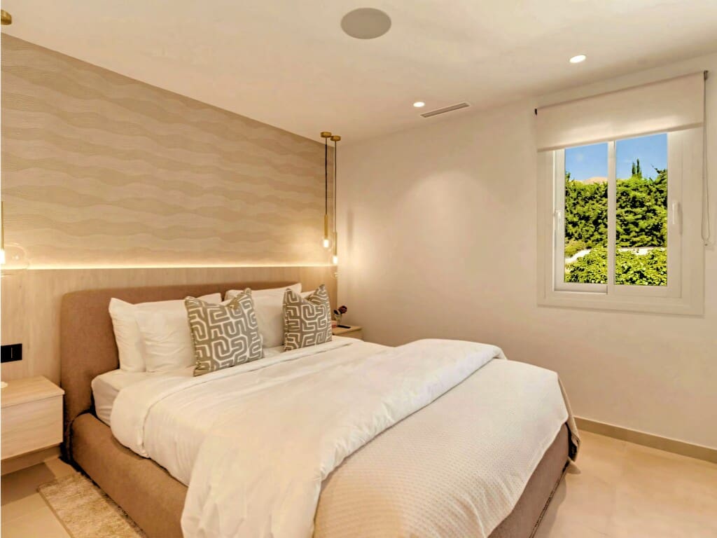 3 bedroom Townhouse for sale in La Quinta with pool garage - € 1,750,000 (Ref: 9920021)
