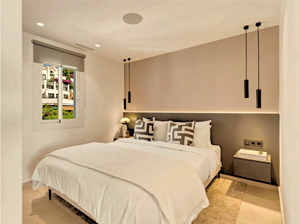 3 bedroom Townhouse for sale in La Quinta with pool garage - € 1,750,000 (Ref: 9920021)