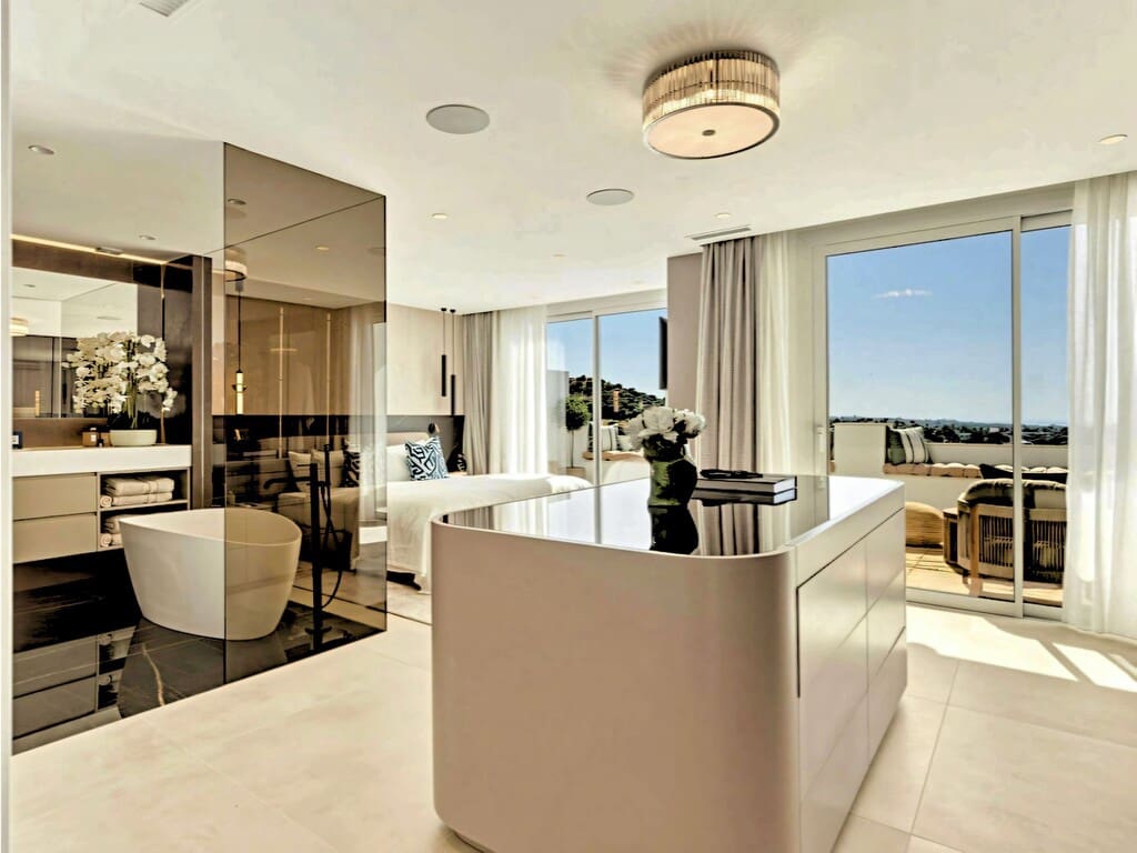 3 bedroom Townhouse for sale in La Quinta with pool garage - € 1,750,000 (Ref: 9920021)