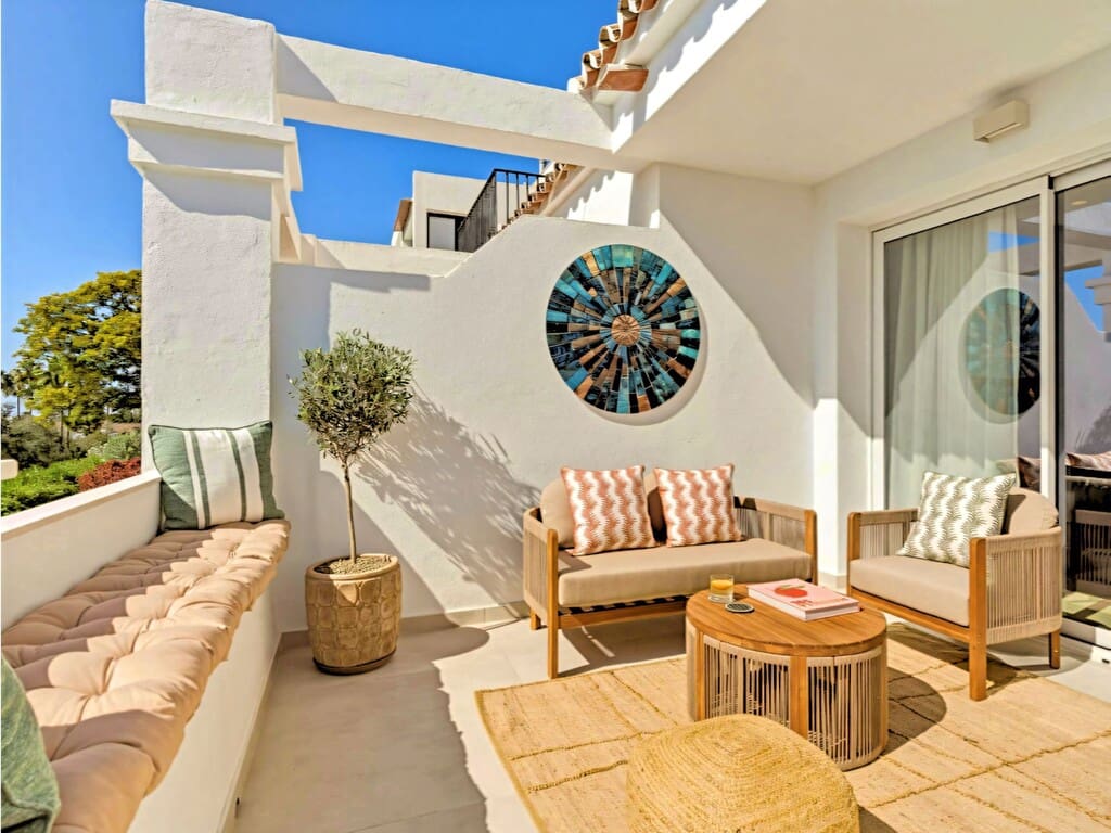 3 bedroom Townhouse for sale in La Quinta with pool garage - € 1,750,000 (Ref: 9920021)